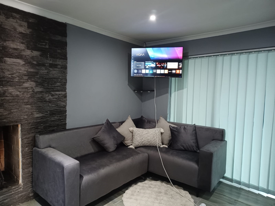 To Let 2 Bedroom Property for Rent in Heather Park Western Cape